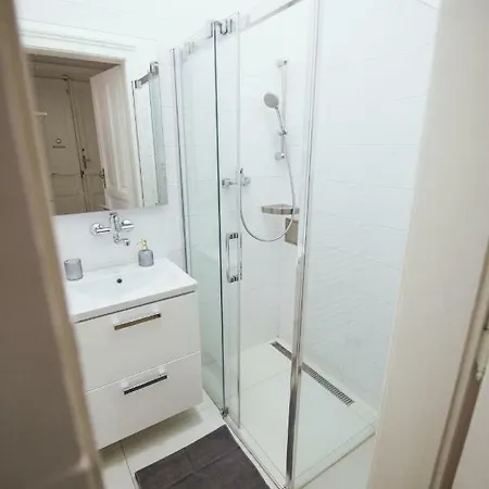 아파트 Spacious Flat Next To The Dancing House, Vltava River Side