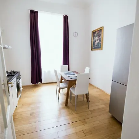 Spacious Flat Next To The Dancing House, Vltava River Side * פראג
