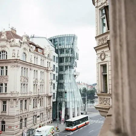 Spacious Flat Next To The Dancing House, Vltava River Side Apartment Prague