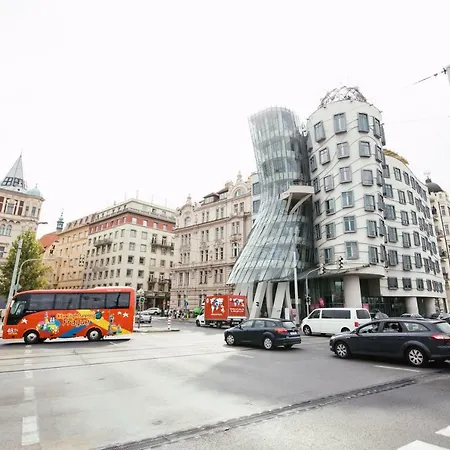 Apartment Spacious Flat Next To The Dancing House, Vltava River Side